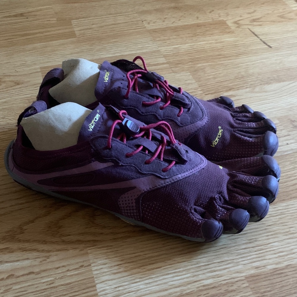 NWOT Vibram Women's Dark Purple FiveFingers Athletic Shoes